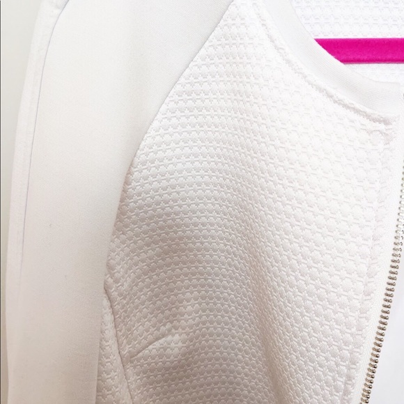 TRIBAL White Zip-Up Top Size Medium - Picture 7 of 8